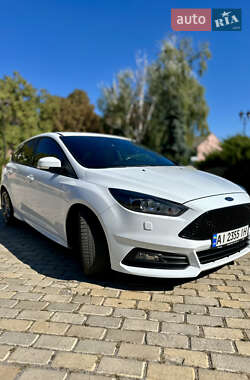 Хэтчбек Ford Focus 2015 в 