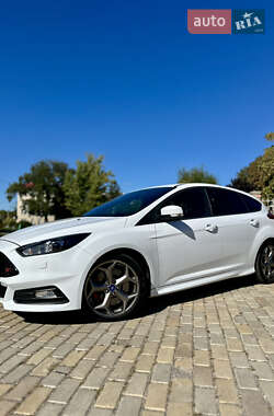 Хэтчбек Ford Focus 2015 в 