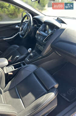 Хэтчбек Ford Focus 2015 в 
