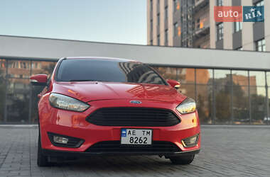 Хэтчбек Ford Focus 2015 в 