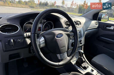 Хэтчбек Ford Focus 2010 в 