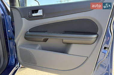 Хэтчбек Ford Focus 2010 в 