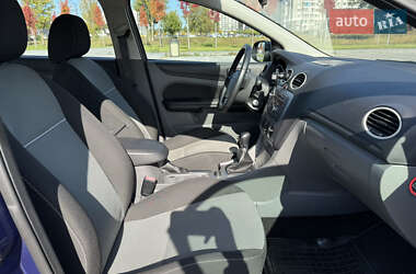 Хэтчбек Ford Focus 2010 в 