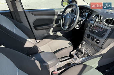 Хэтчбек Ford Focus 2010 в 