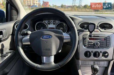 Хэтчбек Ford Focus 2010 в 