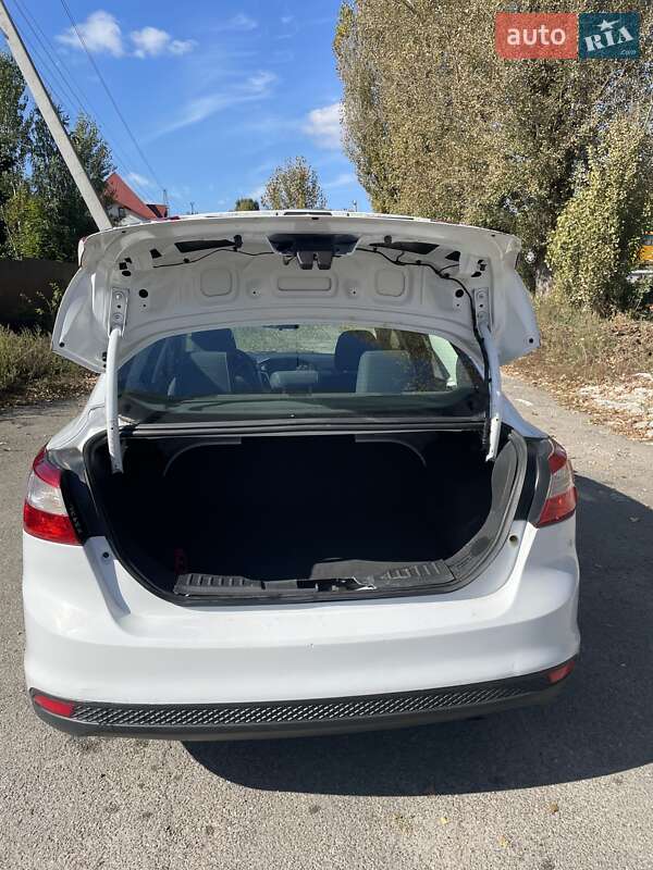 Седан Ford Focus 2014 в Киеве фото 21 Седан Ford Focus 2014 в Киеве