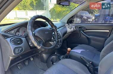 Хетчбек Ford Focus 2000 в 