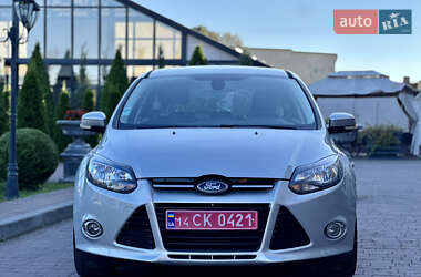 Хэтчбек Ford Focus 2011 в 