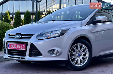 Хэтчбек Ford Focus 2011 в 