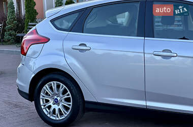 Хэтчбек Ford Focus 2011 в 