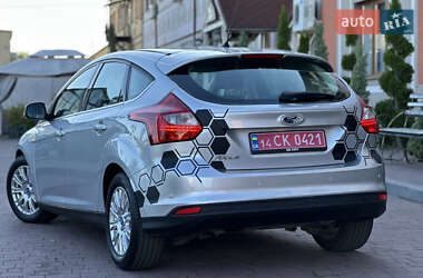 Хэтчбек Ford Focus 2011 в 