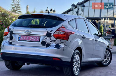 Хэтчбек Ford Focus 2011 в 