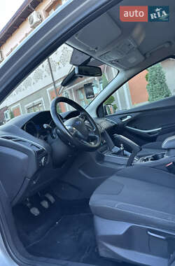 Хэтчбек Ford Focus 2011 в 