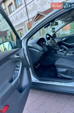 Хэтчбек Ford Focus 2011 в 
