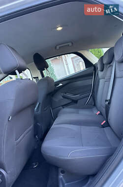 Хэтчбек Ford Focus 2011 в 