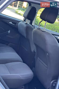 Хэтчбек Ford Focus 2011 в 