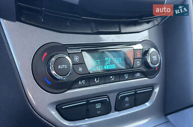 Хэтчбек Ford Focus 2011 в 