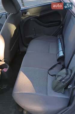 Хэтчбек Ford Focus 2006 в 