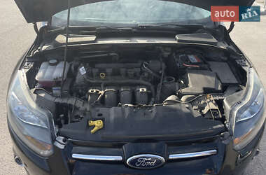 Хэтчбек Ford Focus 2012 в 