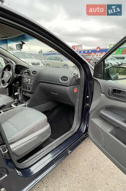 Хэтчбек Ford Focus 2005 в 