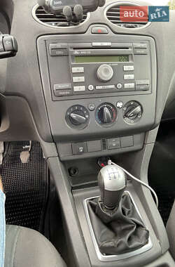 Хэтчбек Ford Focus 2005 в 