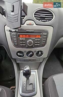 Седан Ford Focus 2010 в 