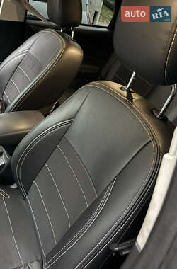 Хэтчбек Ford Focus 2011 в 