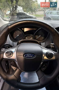 Хэтчбек Ford Focus 2011 в 