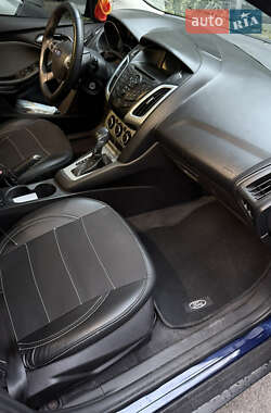Хэтчбек Ford Focus 2011 в 