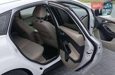 Хэтчбек Ford Focus 2013 в 