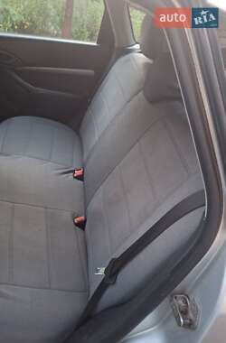 Хэтчбек Ford Focus 2000 в 