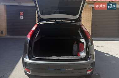 Хэтчбек Ford Focus 2006 в 