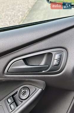 Седан Ford Focus 2015 в 
