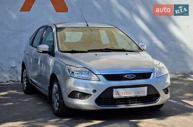 Хэтчбек Ford Focus 2010 в 