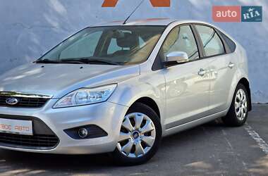 Хэтчбек Ford Focus 2010 в 