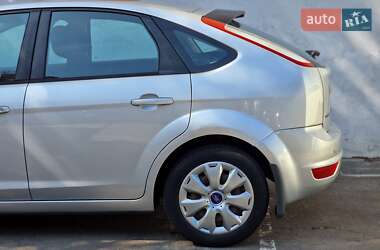 Хэтчбек Ford Focus 2010 в 