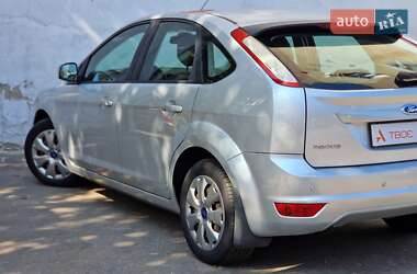 Хэтчбек Ford Focus 2010 в 