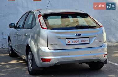 Хэтчбек Ford Focus 2010 в 