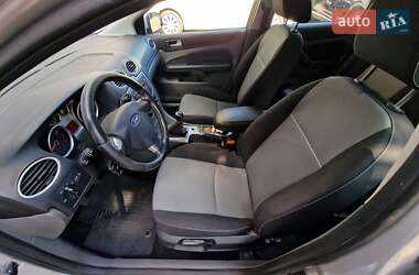 Хэтчбек Ford Focus 2010 в 