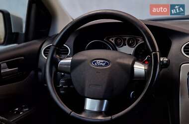 Хэтчбек Ford Focus 2010 в 