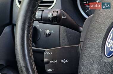 Хэтчбек Ford Focus 2010 в 