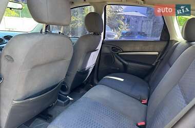 Хетчбек Ford Focus 2000 в 