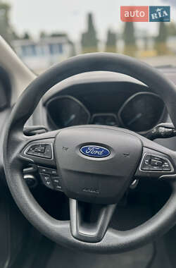 Седан Ford Focus 2016 в 