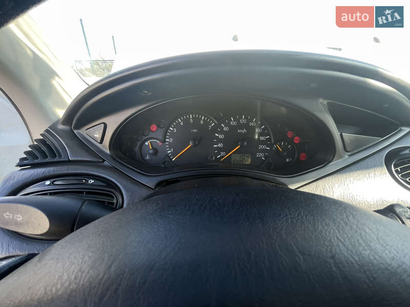Хэтчбек Ford Focus 2000 в Черновцах