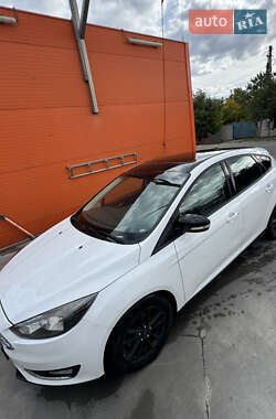 Хетчбек Ford Focus 2015 в 