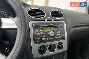 Хэтчбек Ford Focus 2006 в 