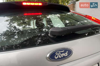Хэтчбек Ford Focus 2006 в 