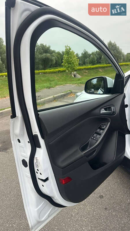 Седан Ford Focus 2017 в Киеве фото 8 Седан Ford Focus 2017 в Киеве