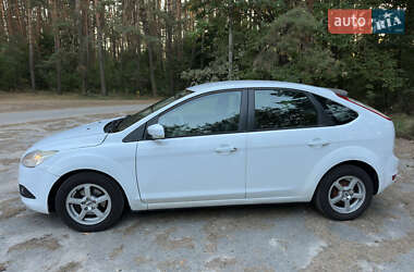 Хэтчбек Ford Focus 2011 в 