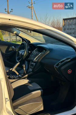 Хэтчбек Ford Focus 2013 в 